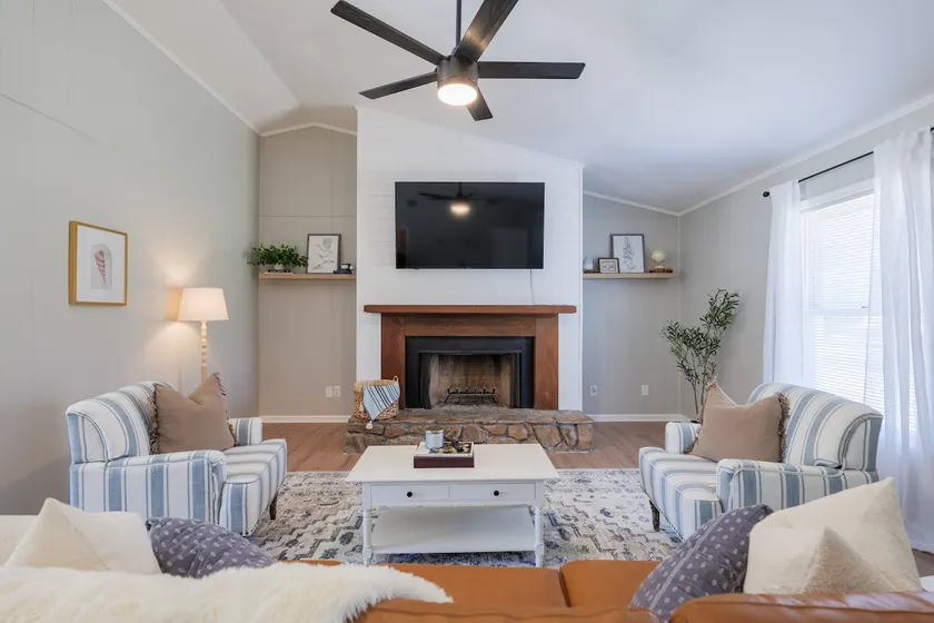 •3 King Beds •4 TVs •1 Mile to I-75 •Pets Allowed - Image 1