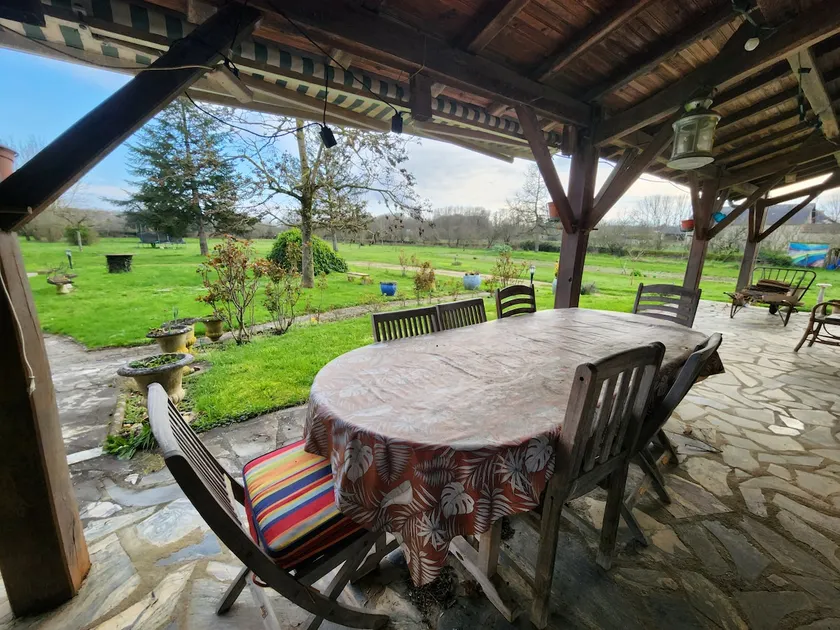 Spacious house with large garden in Valdivienne - Image 1