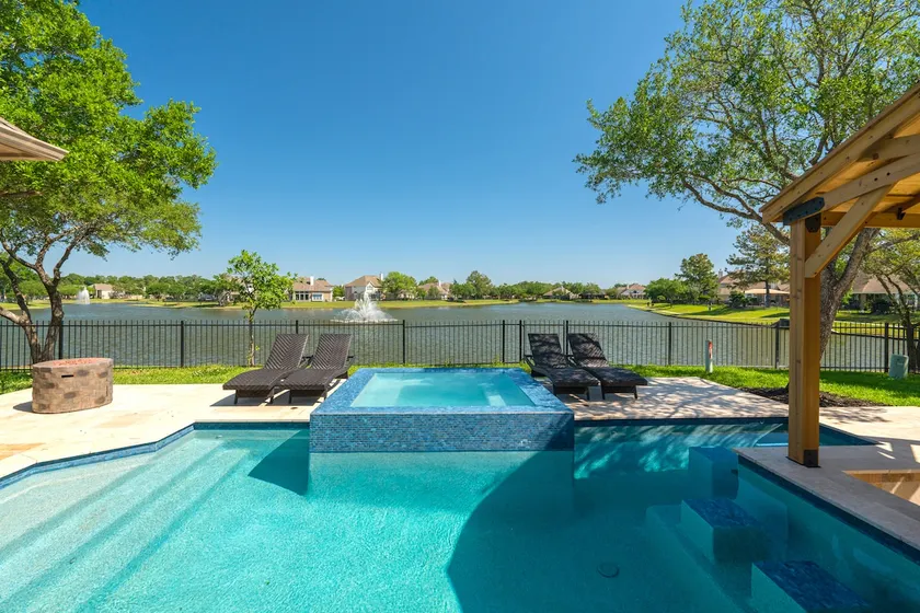 Lakehouse with Heated Pool & Infinity SPA* - Image 1