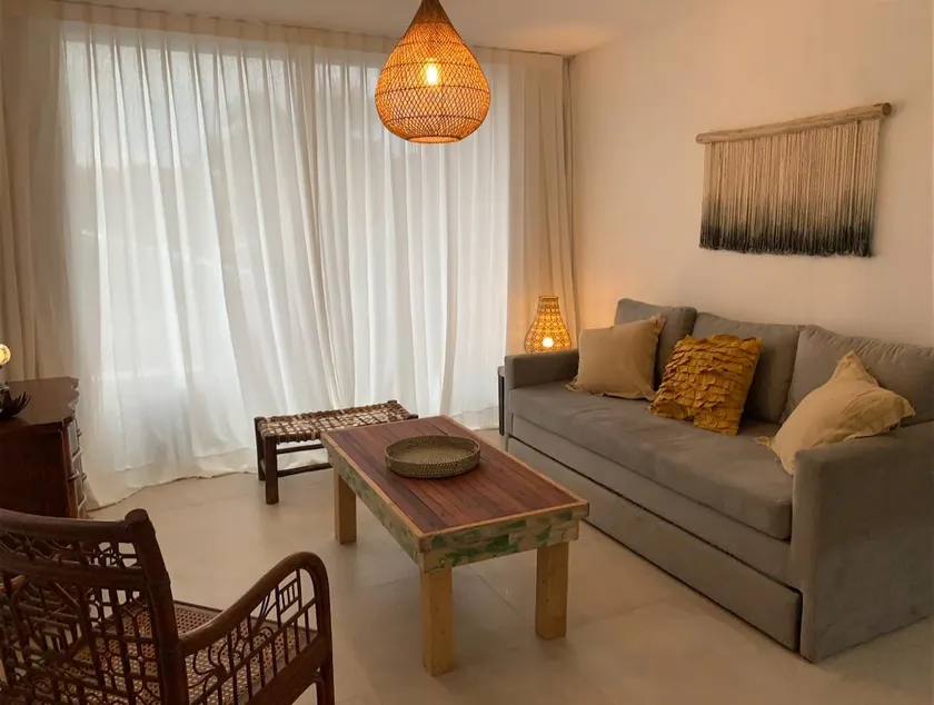 Bright apartment w/garage - Image 1