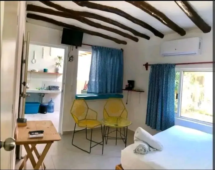 Victoria Room, private, by the beach, centered - Image 1