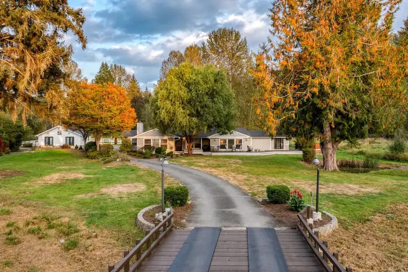 Private Farmhouse Estate w/ Barn ✔ Wedding, Event - Image 1
