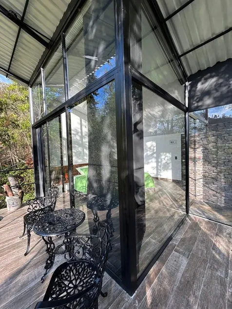 Hummingbird Cabin + Breakfast - Image 1