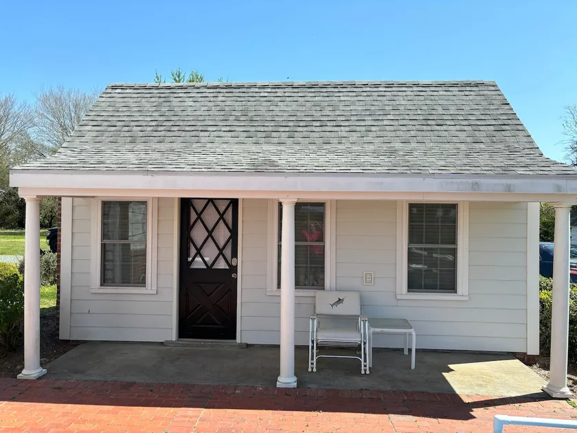 Holly Cove’s “Tiny” Guesthouse - Image 1