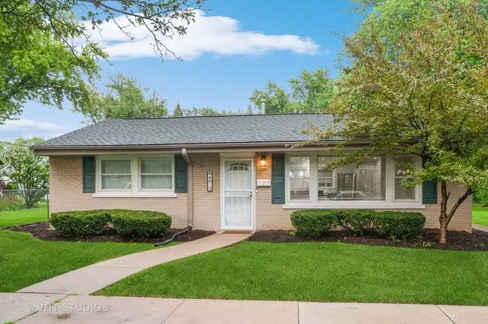 Cozy Home in Brookfield - Image 1