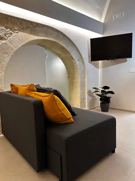 Room2cento46 - Image 1