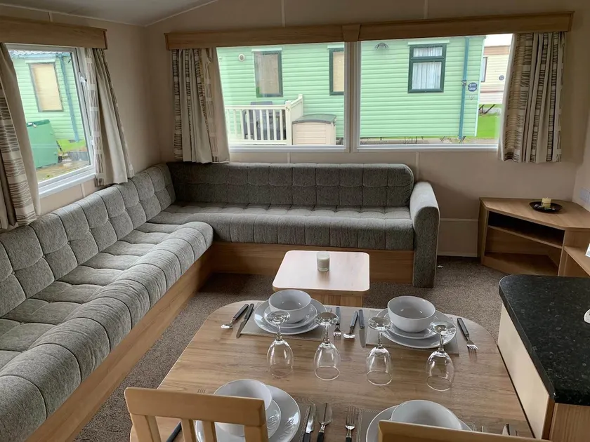 3 Bed Caravan 8 Berth Pet Friendly Parking - Image 1