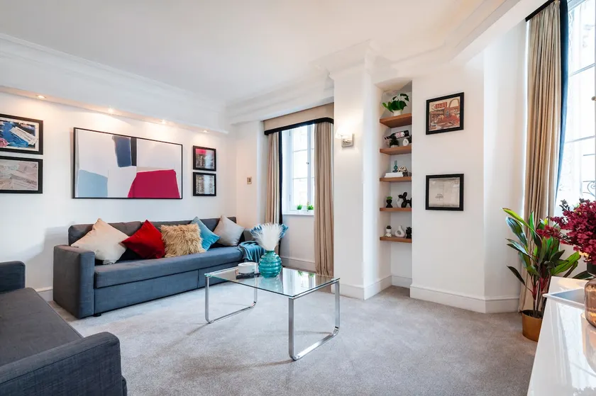 Stylish Penthouse in Trafalgar Square - Image 1