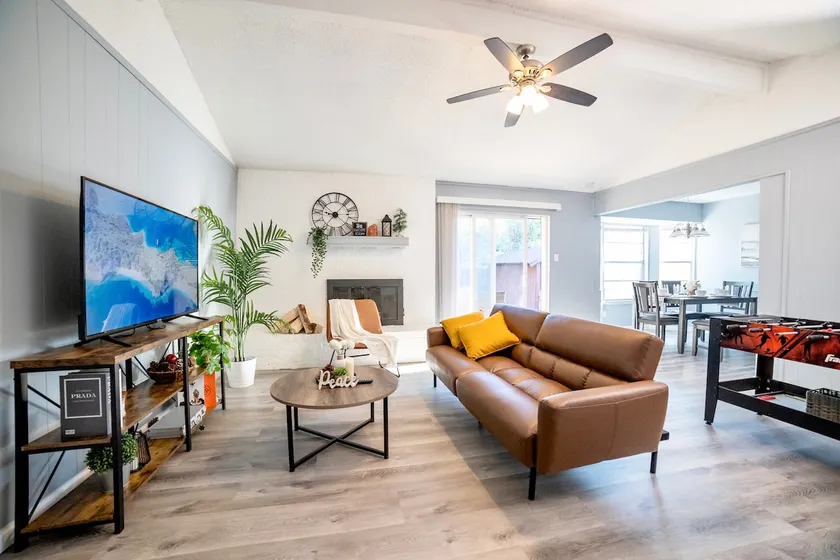 Cozy & Bright 4BR Home | Perfect for Families - Image 1