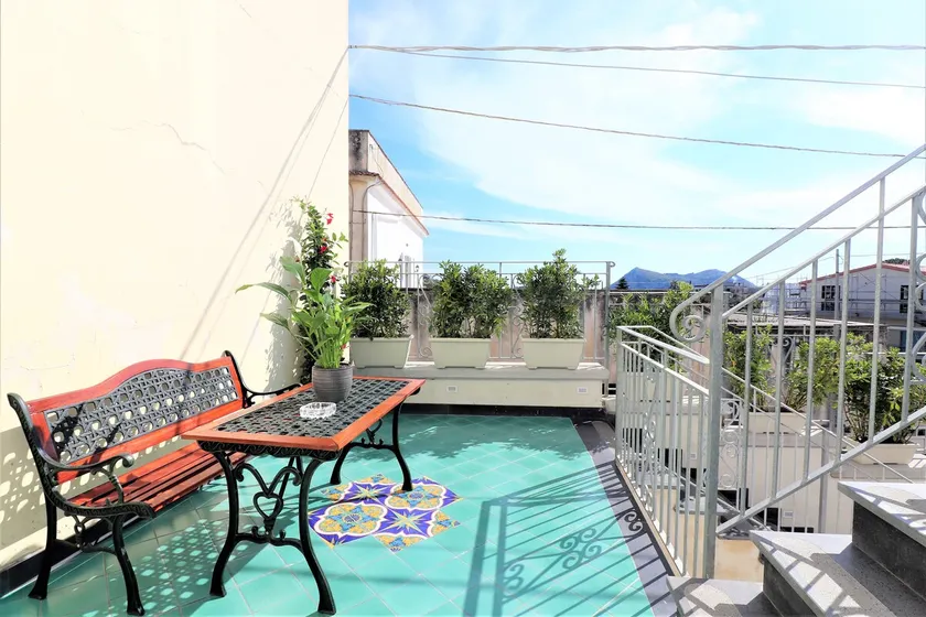 De Vivo Realty - Mary's Apartments - Image 1