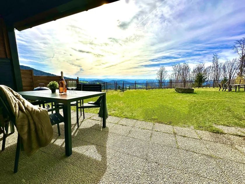 Cozy mountain bungalow with alpine view + garden + Netflix - Image 1