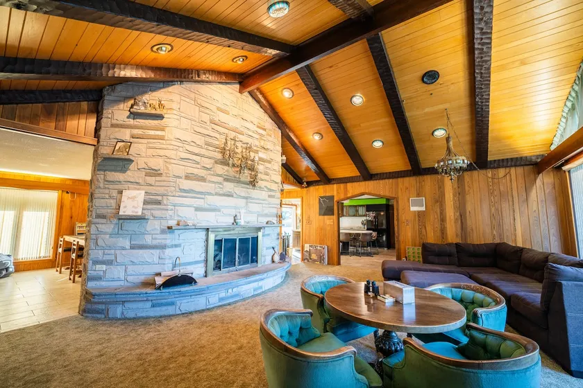 Retro ANF Retreat•large yard•trail access•game rm - Image 1