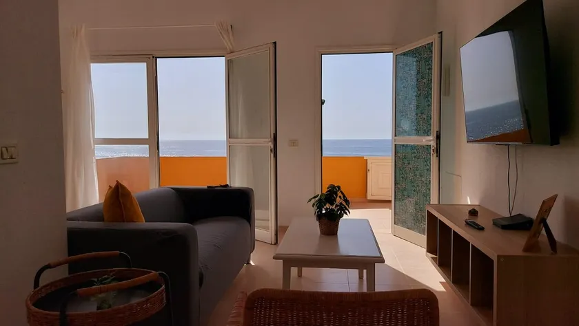La Marea Baja - Image 1