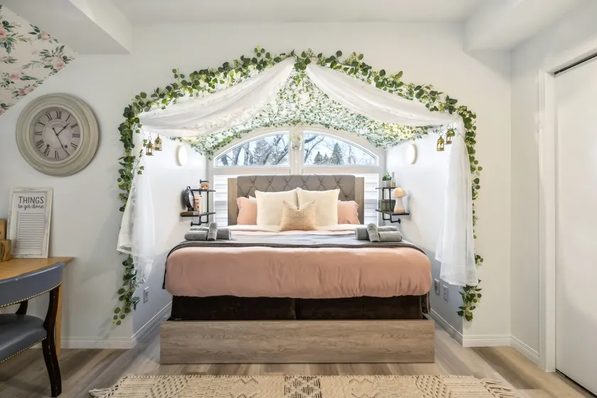 DT 5BR House | 2 Suites, Sleeps 15 | AC - Image 1