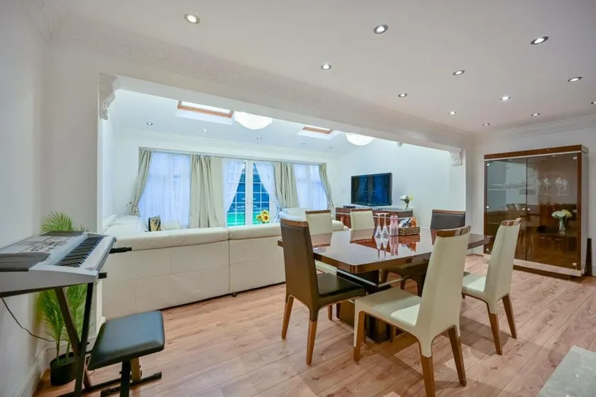 London's Best Spacious Family Home - Image 1