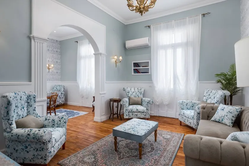 Saray Suliman Historic Palace-Style Apt 1970s - Image 1