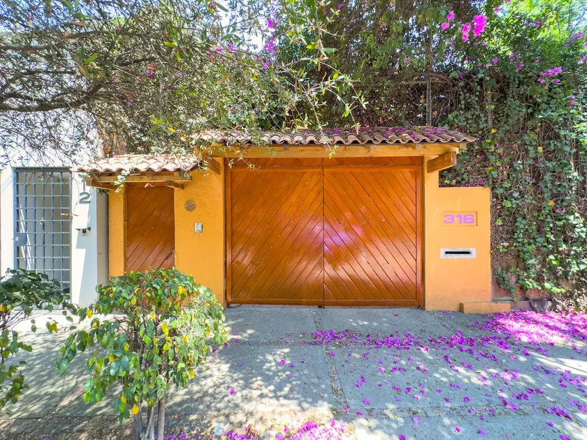 Chapultepec, Polanco, millionaires neighborhood. - Image 1