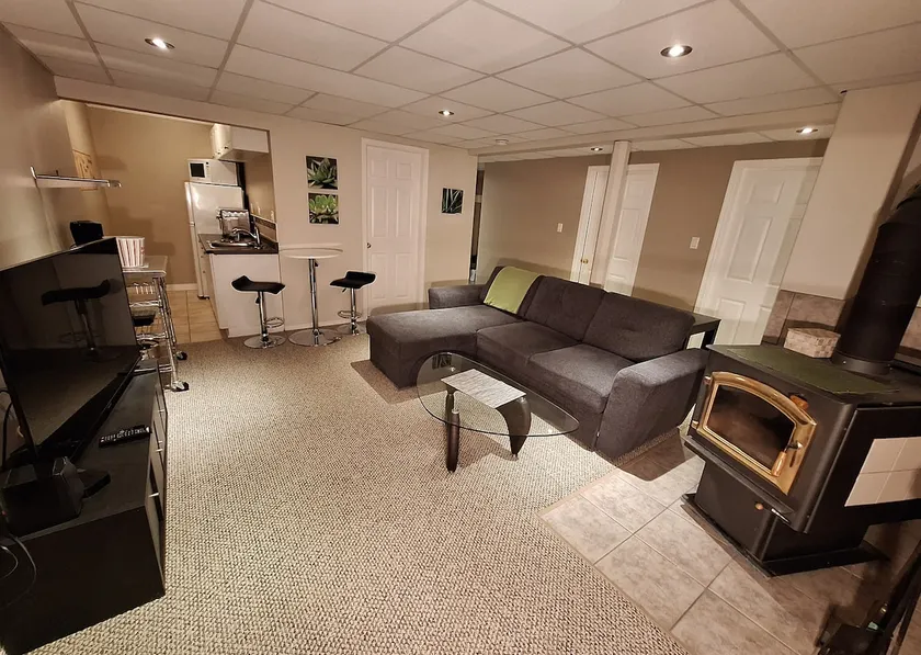 Fresh and Cozy 1 Bedroom Suite - Image 1