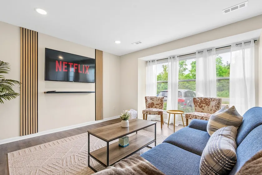 Charming Townhome - 7 Min to IAD / 35 Min to DC! - Image 1