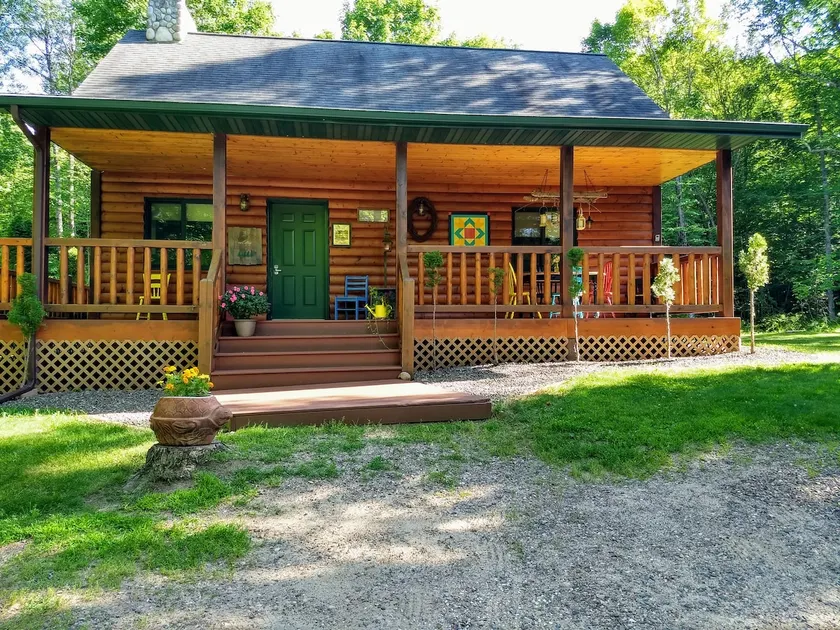 4 Season Cabin at Christie Mt. - Image 1