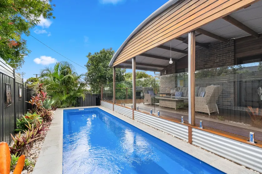 Central Poolside Haven - Image 1