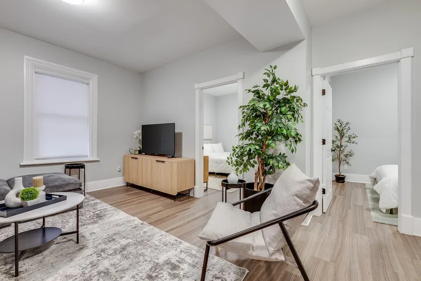 Newly Renovated 3 Bedroom Suite w/ Parking | DT - Image 1