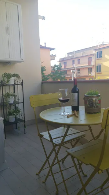 Flat Near Station - Image 1