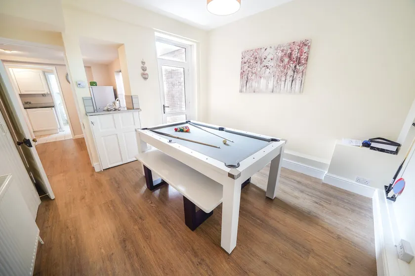 4 BDR House-|30 Sec walk to beach- sleeps 9 - Image 1
