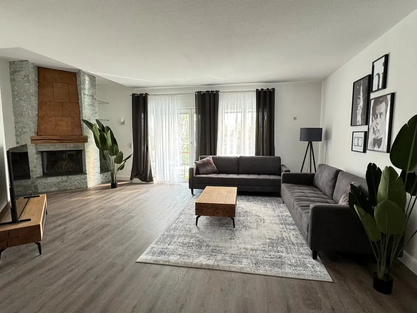 Penthouse 11C Home - Image 1