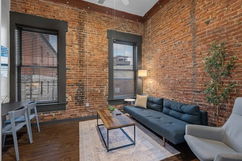 1BR Heart of D/T, near Aquarium, Whisky Distillery - Image 1