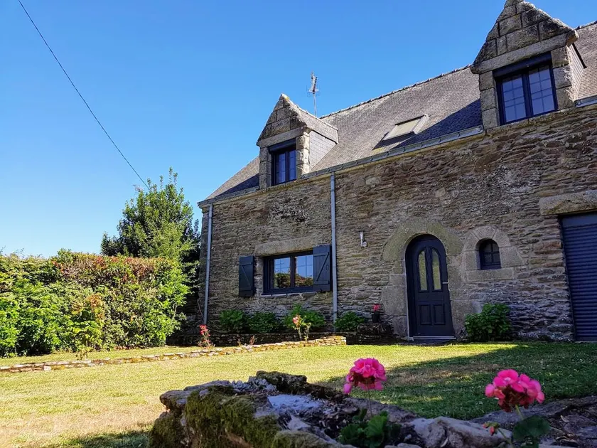 Ty Bihan farmhouse near beaches - Image 1