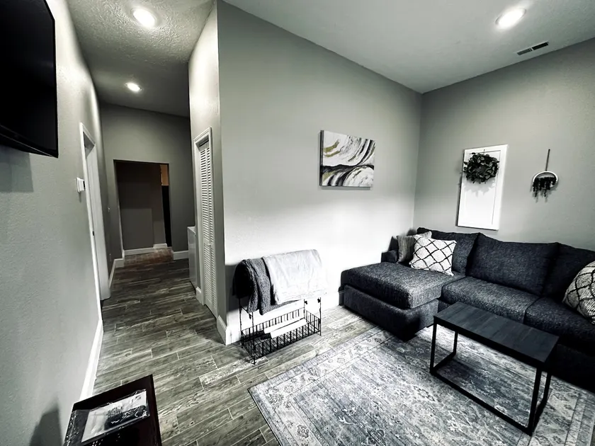 Hidden Haven Apartment - Image 1
