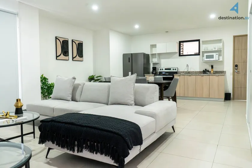 Spacious and modern apartment, lively in El Salvador - Image 1