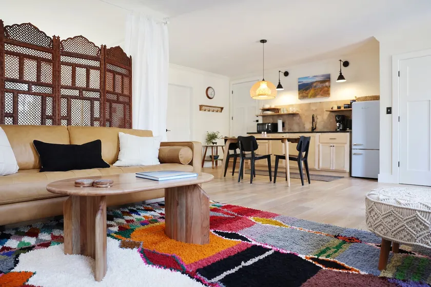 Centrally located, cozy, quiet, upscale studio apt - Image 1