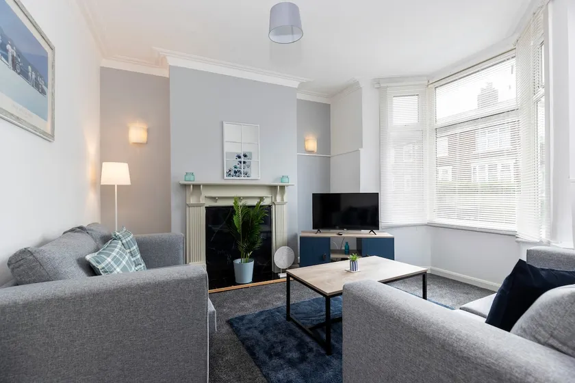 Comfortable & very spacious home - Image 1