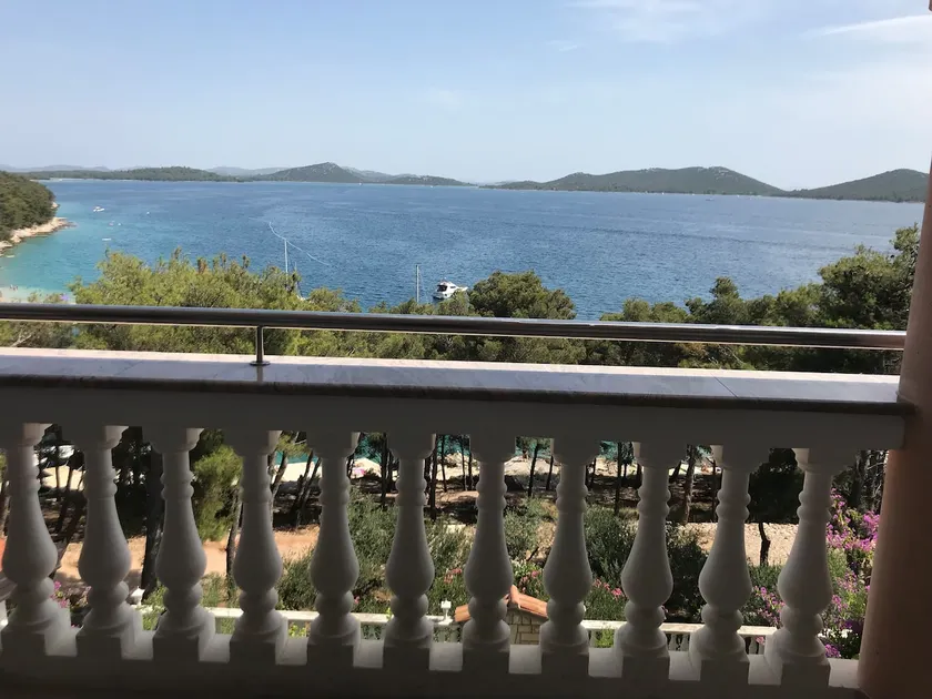 Ocean view idyll - Image 1