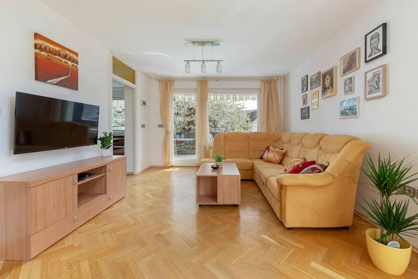 Girasol Apartment - Image 1