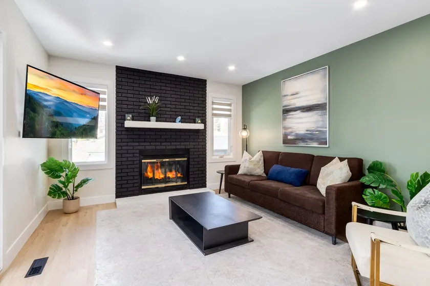 Pet Friendly 4BDR w/ Main Floor office/Bed - Image 1