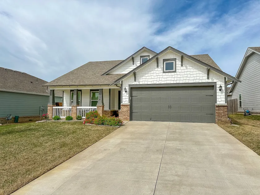 Minutes from downtown Tulsa - Image 1