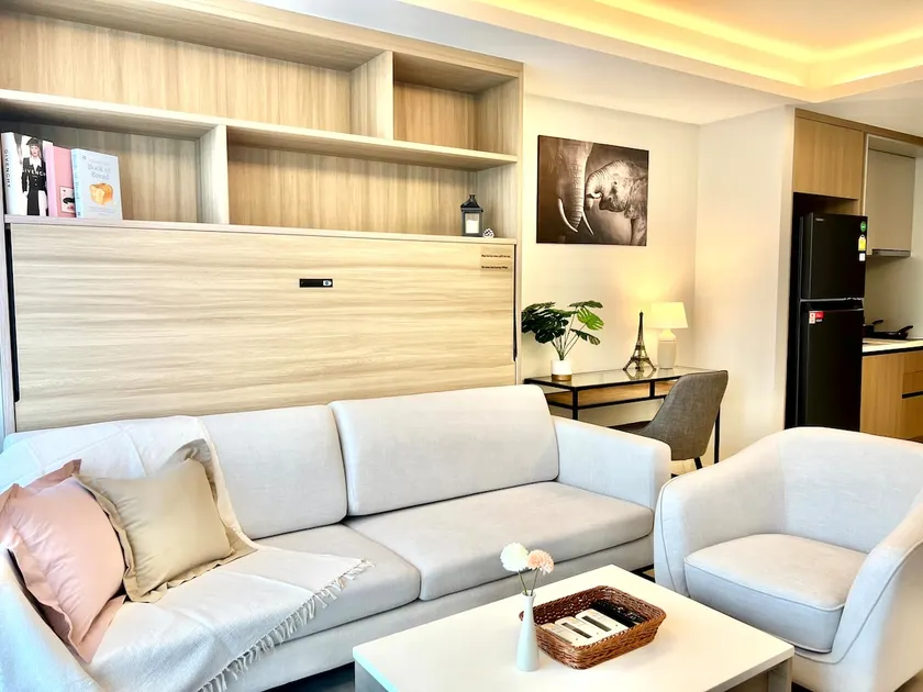 2BR! Perfect location# Pool#Gym@BTS/MRT&Max5ppl - Image 1