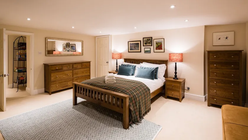 Henrietta Garden Apartment - Image 1