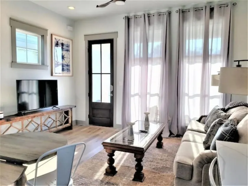 Charming Getaway | 12 minutes to Beach - Image 1