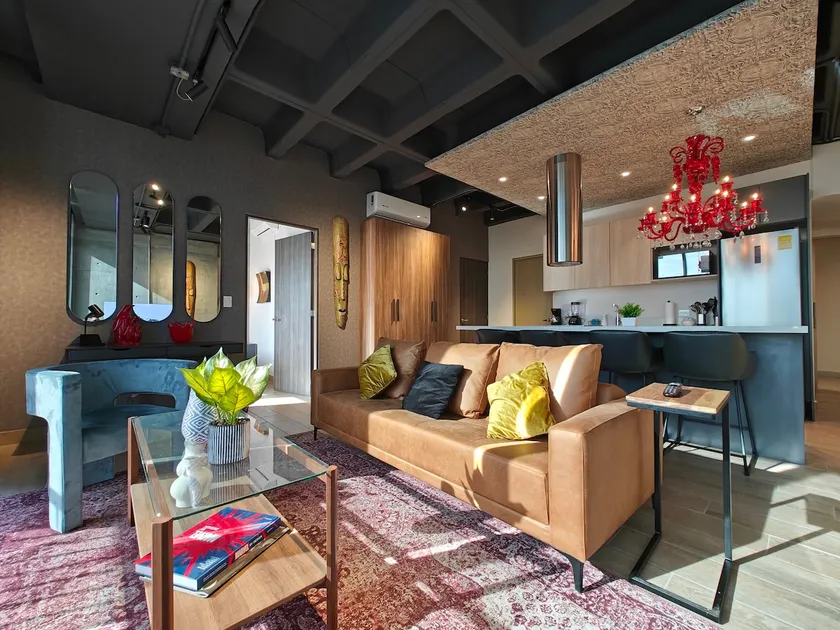 Luxurious 2BR Apt King Bed w/Pool + Parking + Gym - Image 1