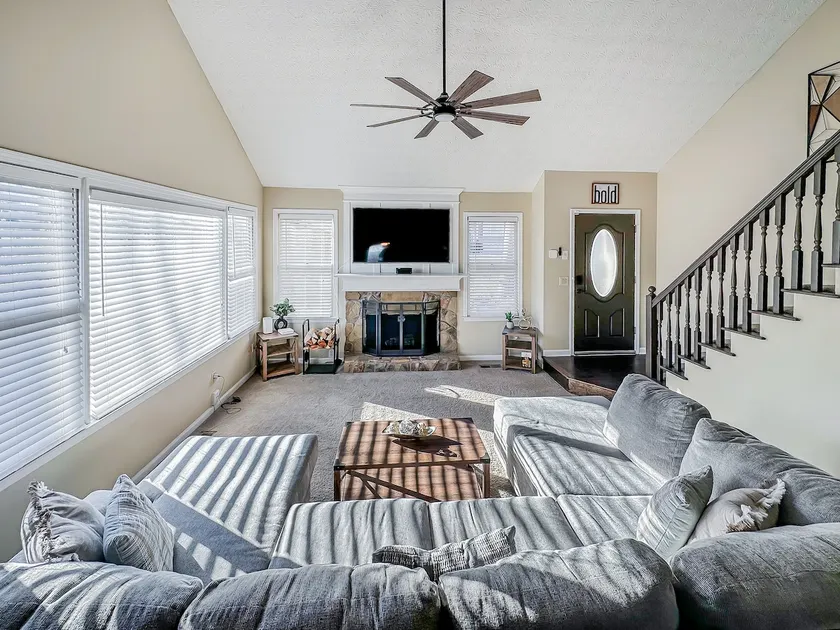 Cozy Family-sized house. Pet Friendly! - Image 1