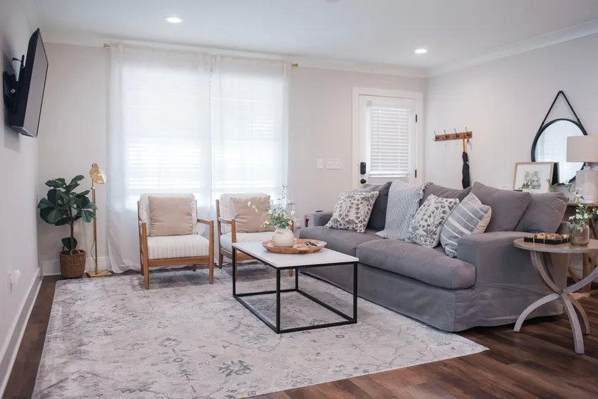 Delightful Avondale Home - Image 1