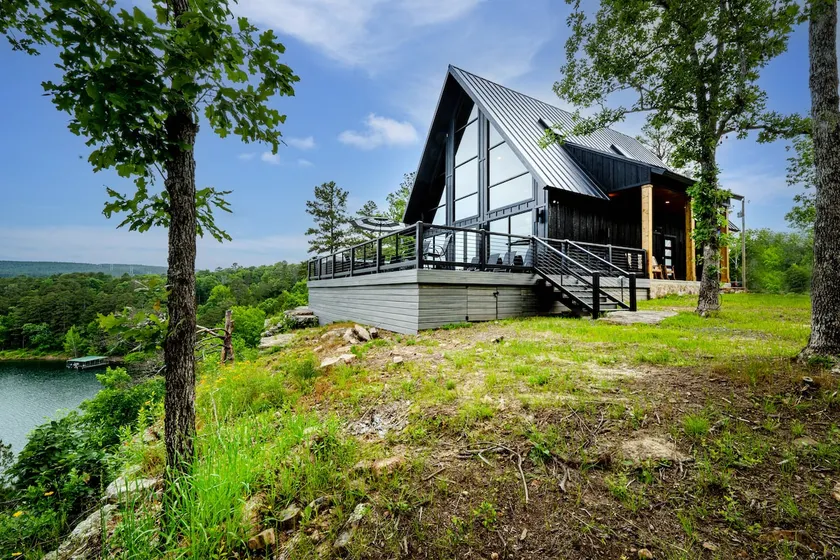 Eagle Bluff Cabin at Greers Ferry Lake with Hot Tub - Image 1