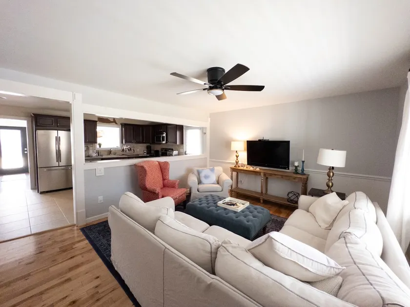 Sea Air Getaway - Image 1