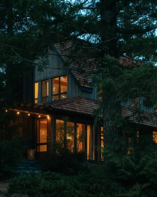 Mt. Hood Retreat on Private Mountain Lake - Image 1