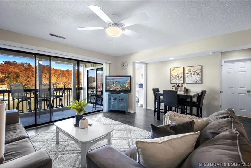 Cozy Lakefront Condo, Amazing Lake View! 2bd/2bath - Image 1