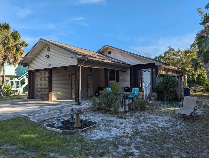 Cute 3/2 Siesta home steps from Siesta waters - Image 1